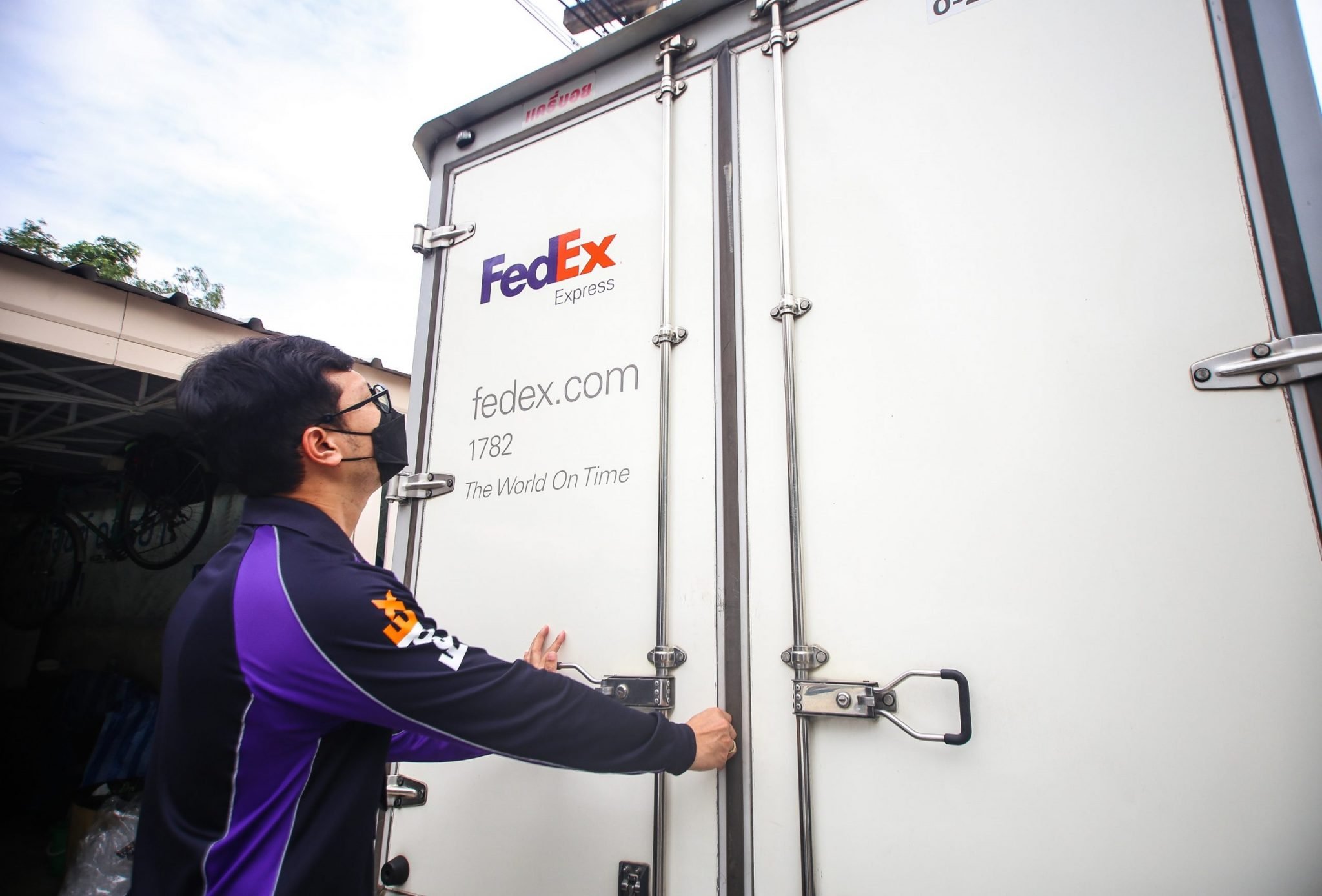 FedEx Thailand and Allianz Ayudhya Extend Support to Remote Hospitals
