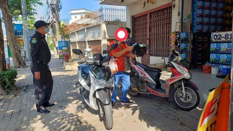 .กทม.กวดขันจับปรับจอด-ขับขี่รถ จยย.บนทางเท้า เน้นจุดร้องเรียน-ช่วงเวลาเร่งด่วน.